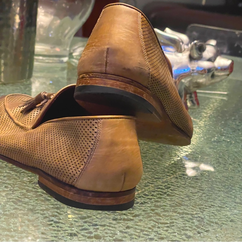 Men’s Perforated Leather Tassel Loafer Tan size 10